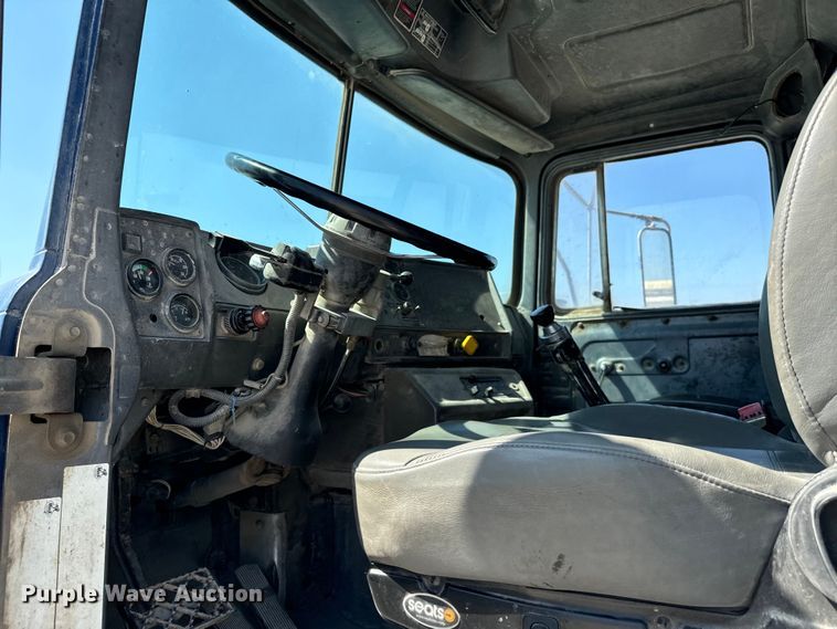 image for item NQ9753 1998 Mack M690S ready mix truck