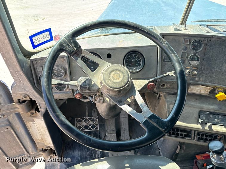 image for item NQ9753 1998 Mack M690S ready mix truck