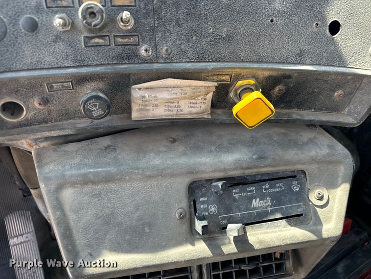 image for item NQ9753 1998 Mack M690S ready mix truck