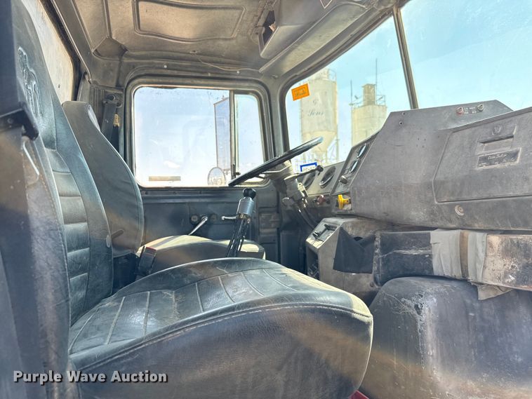 image for item NQ9753 1998 Mack M690S ready mix truck