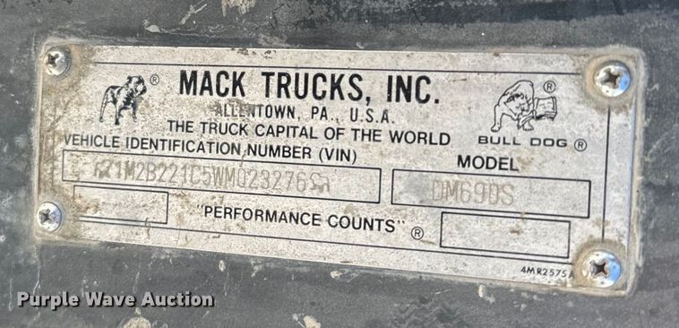 image for item NQ9753 1998 Mack M690S ready mix truck