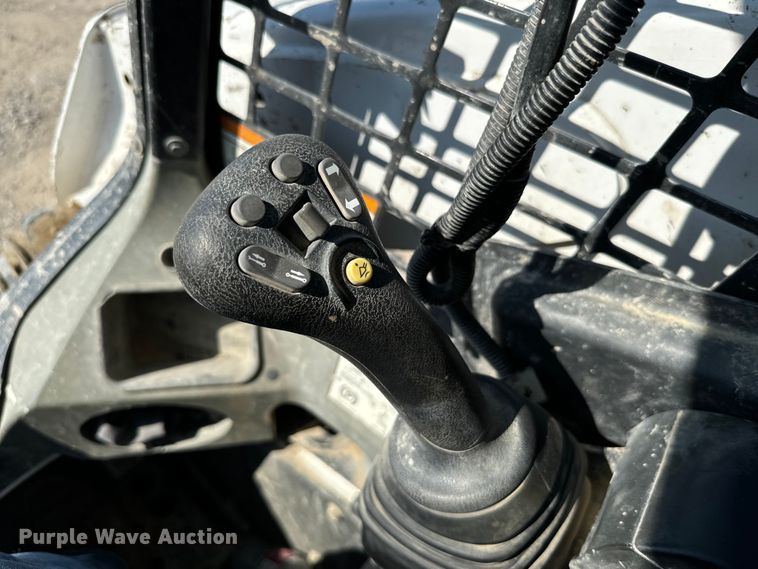 image for item NQ9762 2015 Bobcat T650 tracked skid steer loader