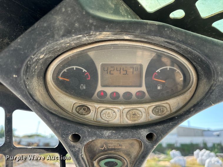 image for item NQ9762 2015 Bobcat T650 tracked skid steer loader