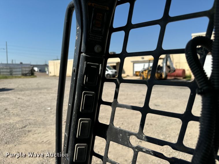 image for item NQ9762 2015 Bobcat T650 tracked skid steer loader