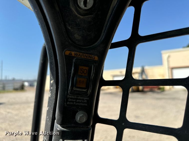 image for item NQ9762 2015 Bobcat T650 tracked skid steer loader