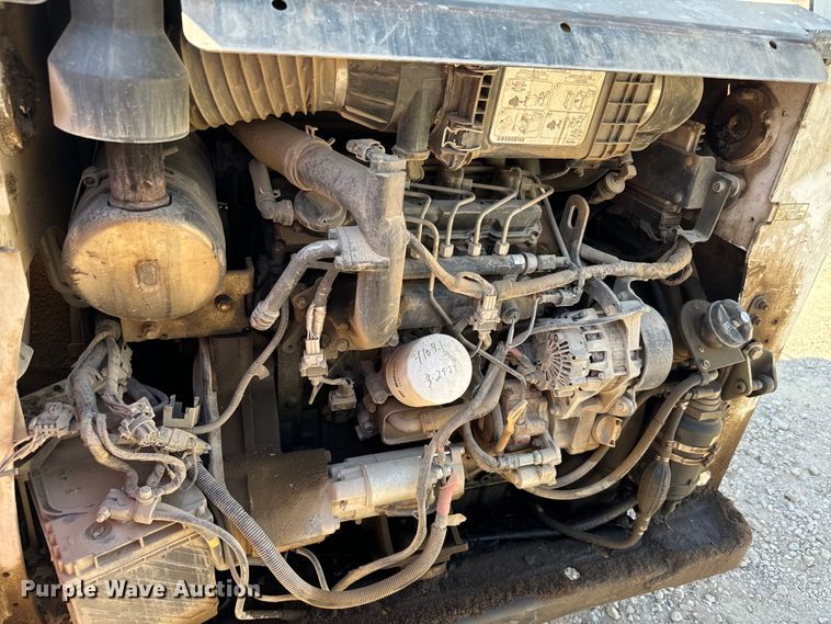 image for item NQ9762 2015 Bobcat T650 tracked skid steer loader