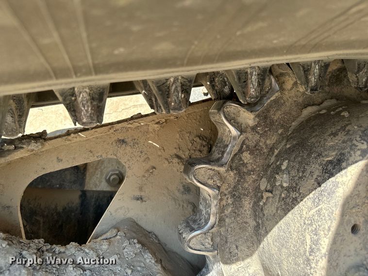 image for item NQ9762 2015 Bobcat T650 tracked skid steer loader