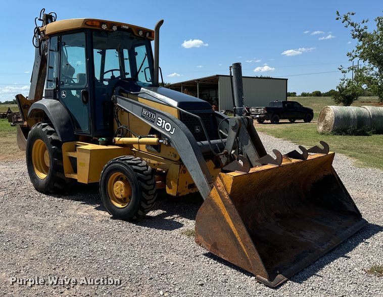 image for item NQ9768 2011 John Deere 310J backhoe
