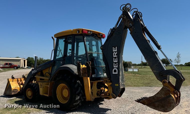 image for item NQ9768 2011 John Deere 310J backhoe