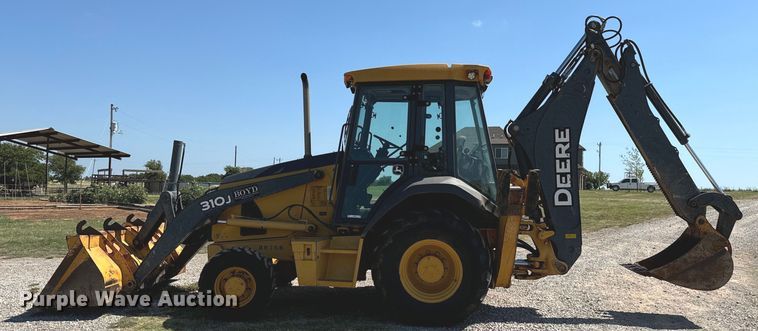 image for item NQ9768 2011 John Deere 310J backhoe