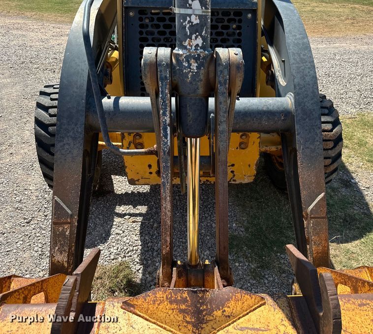 image for item NQ9768 2011 John Deere 310J backhoe