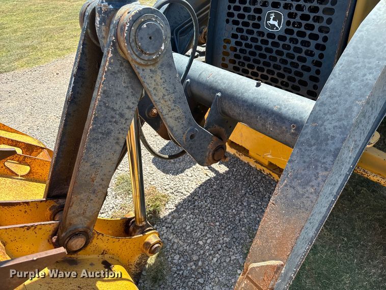 image for item NQ9768 2011 John Deere 310J backhoe