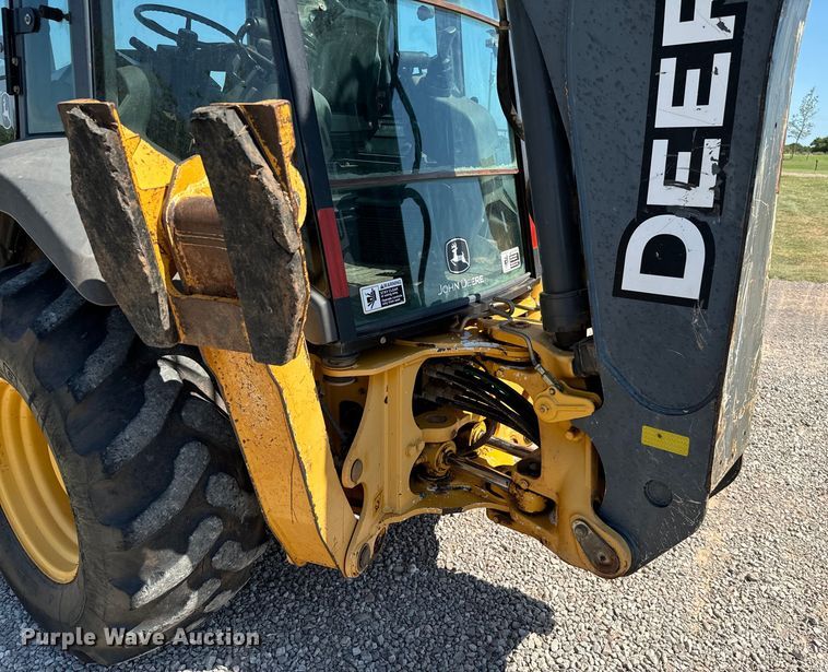 image for item NQ9768 2011 John Deere 310J backhoe