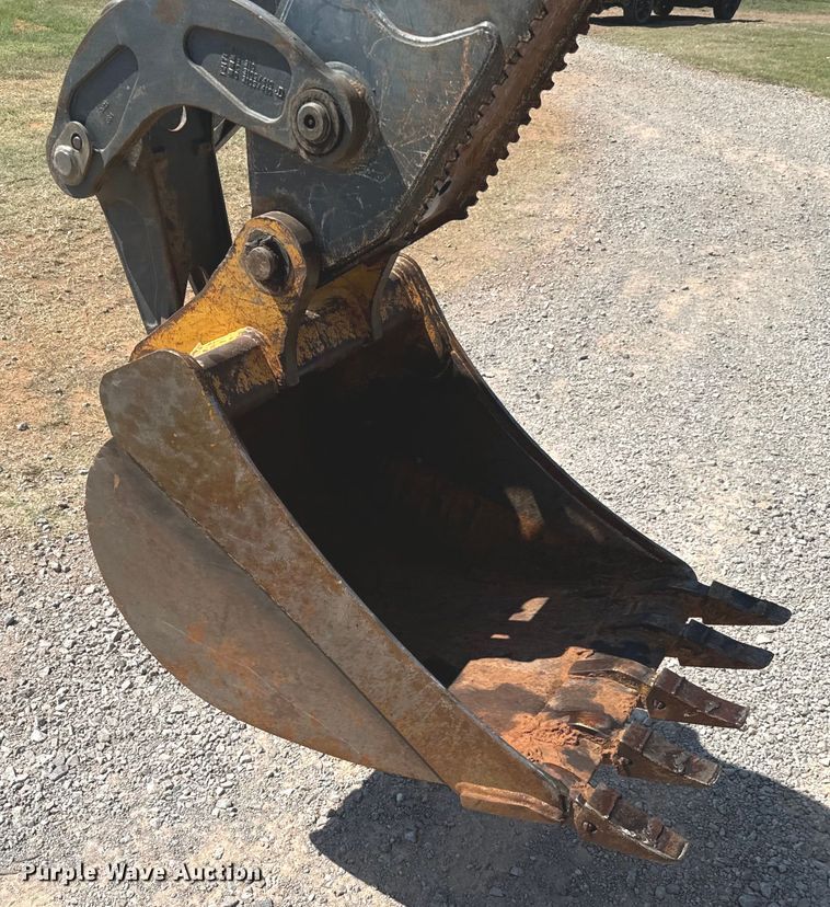 image for item NQ9768 2011 John Deere 310J backhoe