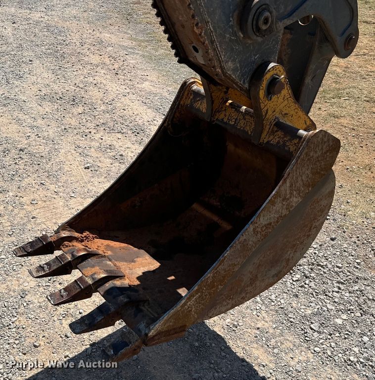 image for item NQ9768 2011 John Deere 310J backhoe