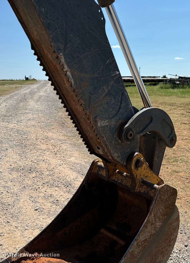 image for item NQ9768 2011 John Deere 310J backhoe