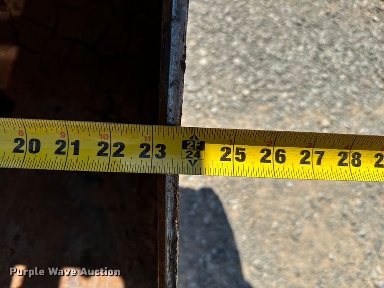 image for item NQ9768 2011 John Deere 310J backhoe