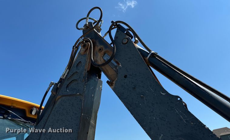 image for item NQ9768 2011 John Deere 310J backhoe