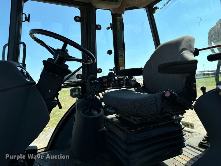 image for item NQ9768 2011 John Deere 310J backhoe