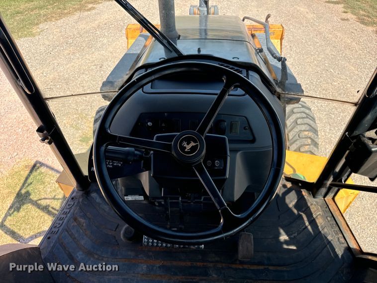 image for item NQ9768 2011 John Deere 310J backhoe