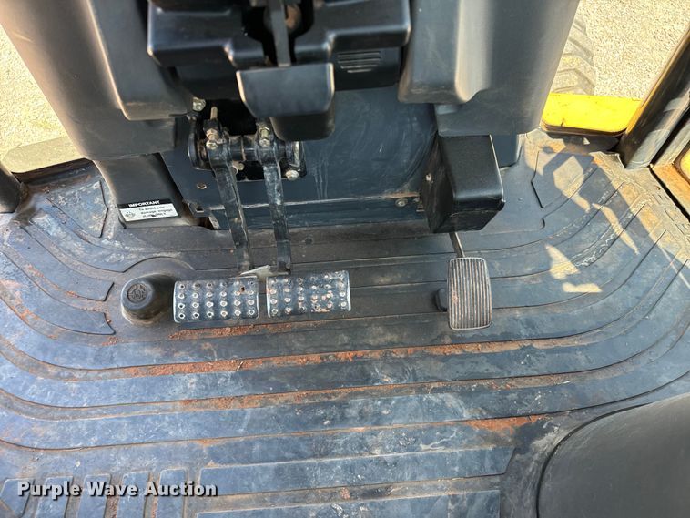 image for item NQ9768 2011 John Deere 310J backhoe