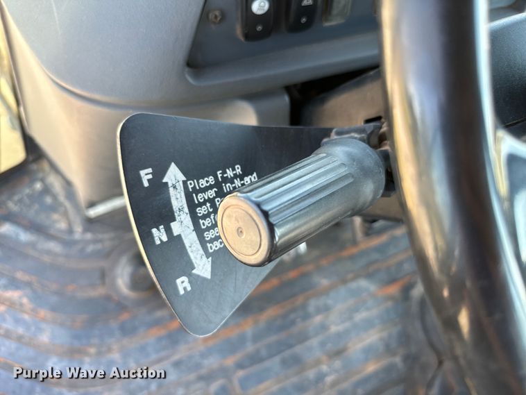 image for item NQ9768 2011 John Deere 310J backhoe