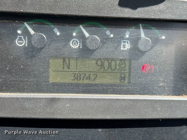 image for item NQ9768 2011 John Deere 310J backhoe