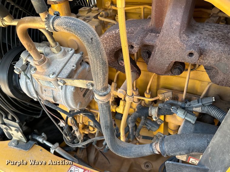 image for item NQ9768 2011 John Deere 310J backhoe