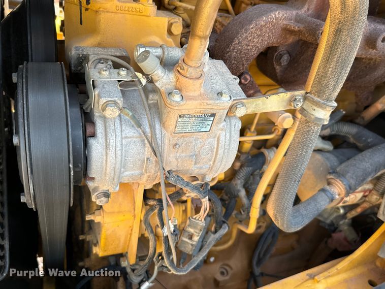 image for item NQ9768 2011 John Deere 310J backhoe