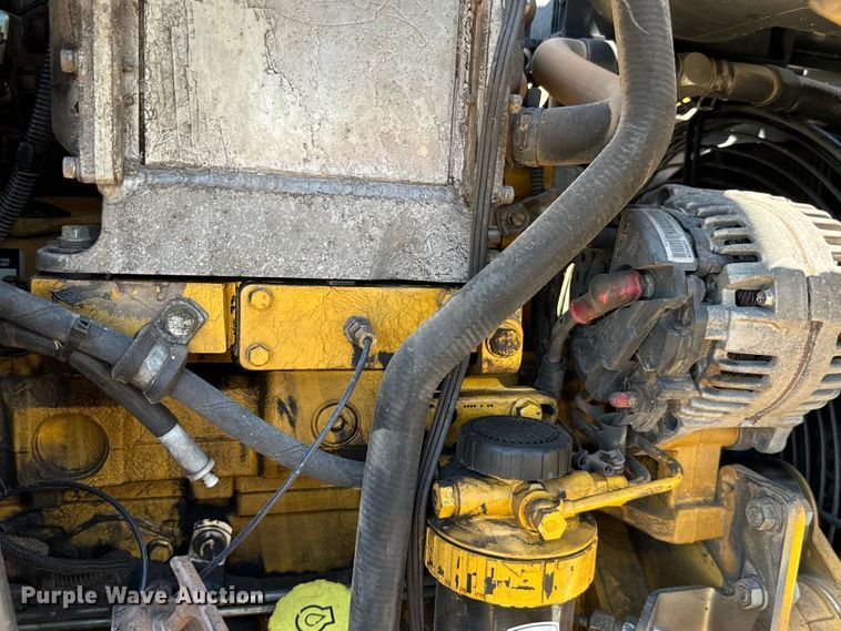 image for item NQ9768 2011 John Deere 310J backhoe