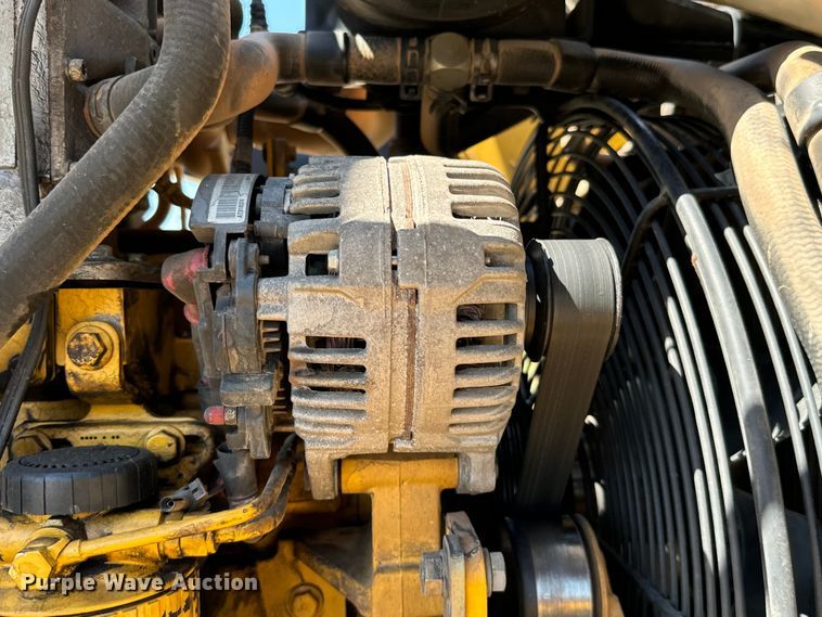 image for item NQ9768 2011 John Deere 310J backhoe