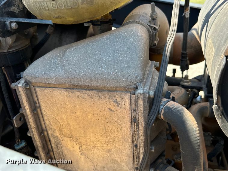 image for item NQ9768 2011 John Deere 310J backhoe