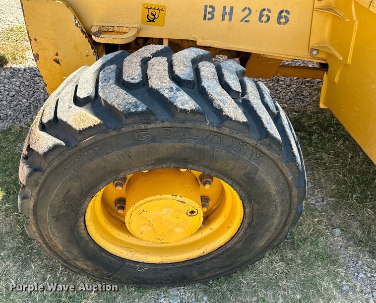 image for item NQ9768 2011 John Deere 310J backhoe