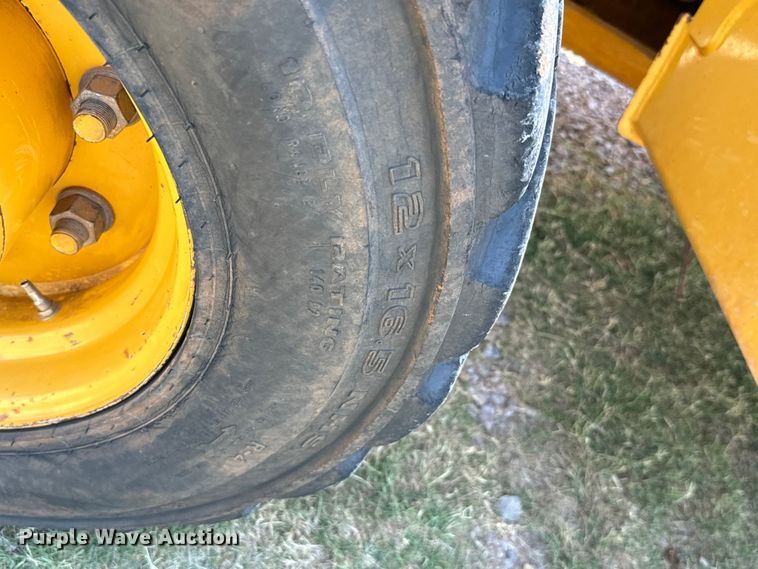 image for item NQ9768 2011 John Deere 310J backhoe