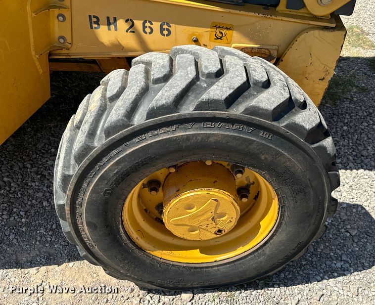 image for item NQ9768 2011 John Deere 310J backhoe