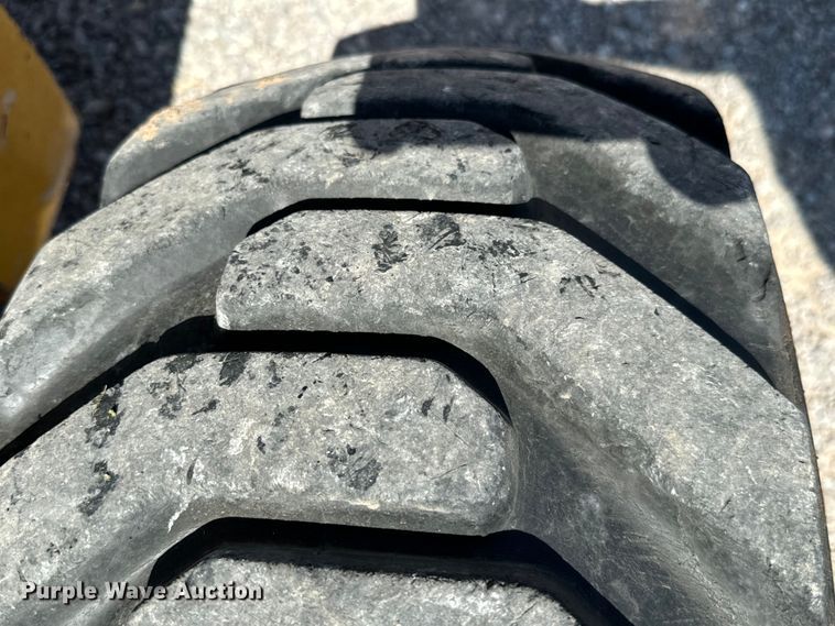 image for item NQ9768 2011 John Deere 310J backhoe