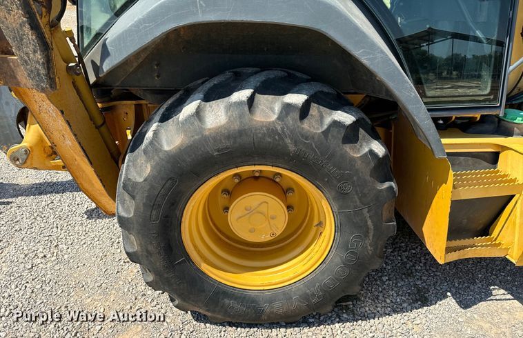 image for item NQ9768 2011 John Deere 310J backhoe