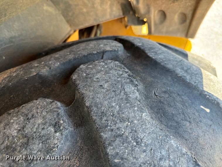 image for item NQ9768 2011 John Deere 310J backhoe