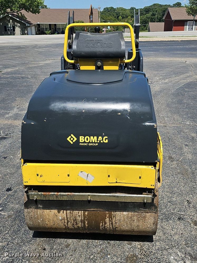 image for item NX9053 2014 Bomag 900-50 double drum vibratory roller