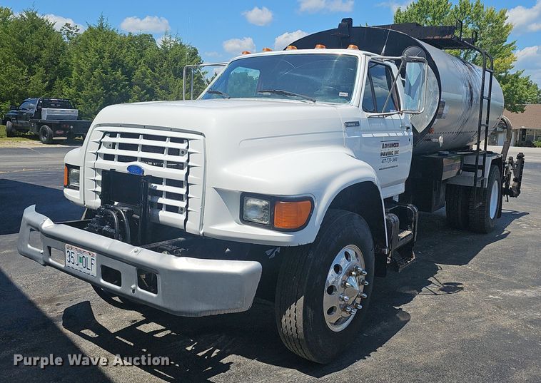 image for item NX9055 1996 Ford F800 oil distributor truck