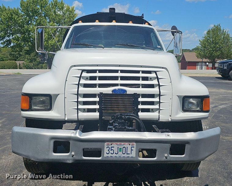 image for item NX9055 1996 Ford F800 oil distributor truck