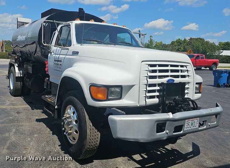 image for item NX9055 1996 Ford F800 oil distributor truck