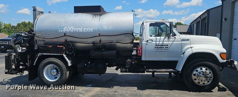 image for item NX9055 1996 Ford F800 oil distributor truck