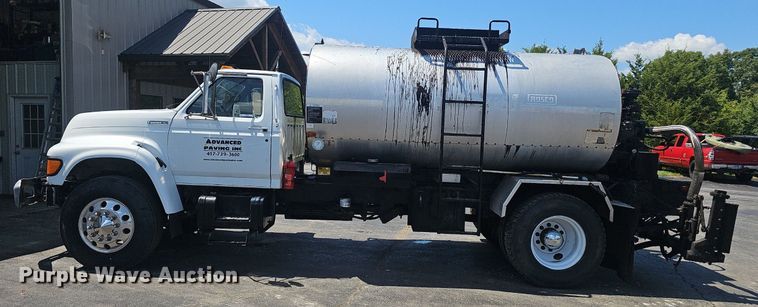 image for item NX9055 1996 Ford F800 oil distributor truck