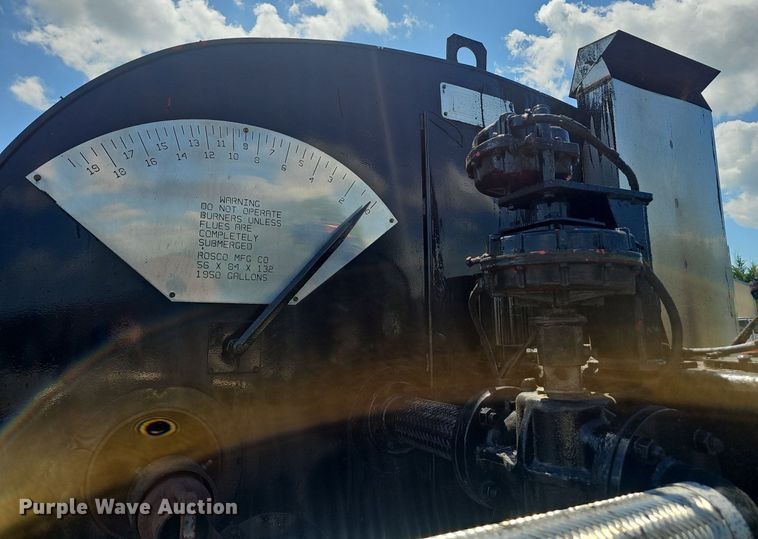 image for item NX9055 1996 Ford F800 oil distributor truck