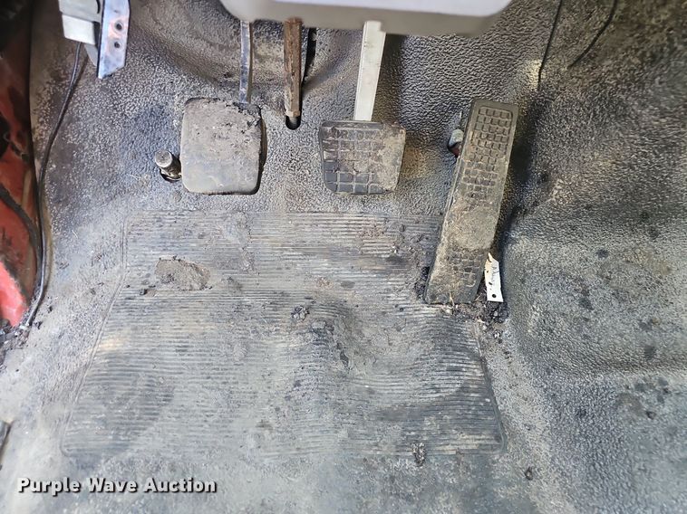 image for item NX9055 1996 Ford F800 oil distributor truck