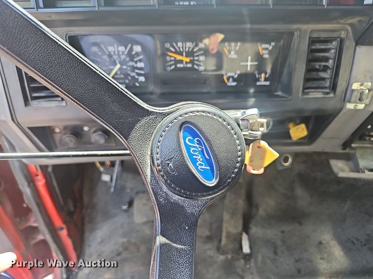 image for item NX9055 1996 Ford F800 oil distributor truck