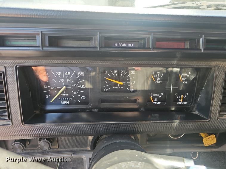 image for item NX9055 1996 Ford F800 oil distributor truck