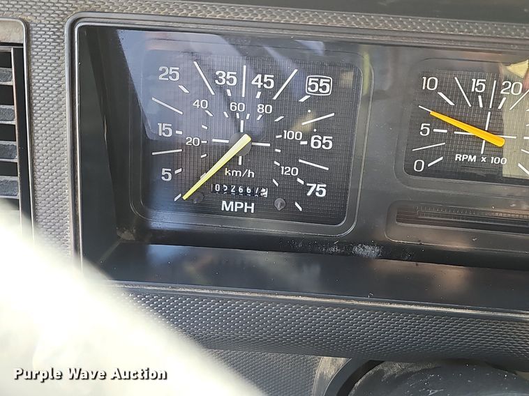 image for item NX9055 1996 Ford F800 oil distributor truck