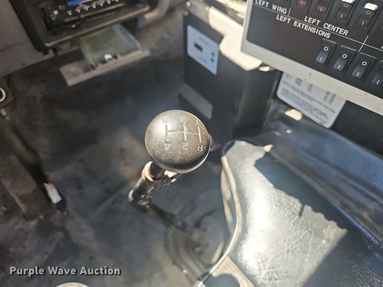 image for item NX9055 1996 Ford F800 oil distributor truck